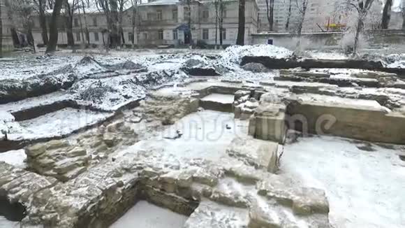 挖掘一座古老的正统寺庙视频的预览图