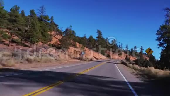 犹他州美丽的红峡谷美丽的风景公路视频的预览图