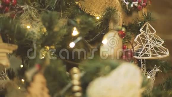 圣诞树灯视频的预览图