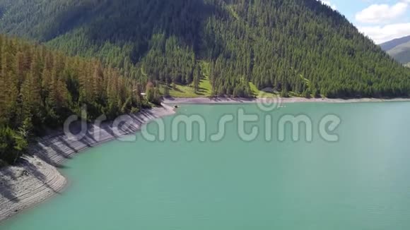 利维尼奥湖是一个高山人工湖意大利阿尔卑斯山意大利视频的预览图