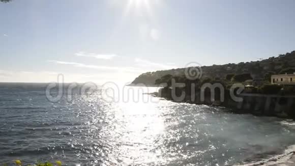在阳光明媚的冬日里费拉特角海岸视频的预览图