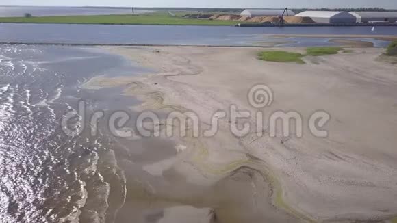 波罗的海海岸海滩Parnu爱沙尼亚航空无人机顶部4KUHD视频视频的预览图