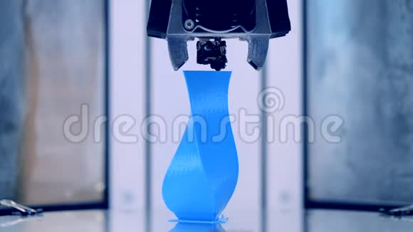 自动3D打印机在实验室进行塑料建模视频的预览图