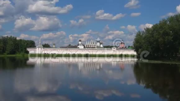 参观蒂克文设想修道院的钟楼俄罗斯列宁格勒地区视频的预览图
