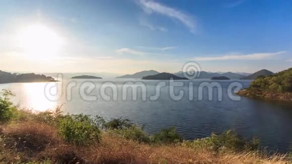 日落时分的大坝和湖泊在泰国视频的预览图