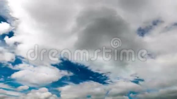 蓝天上的云视频的预览图
