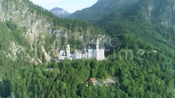 德国内斯奇旺斯坦城堡阿尔卑斯山空中4k视频的预览图