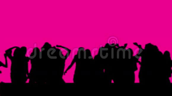 在粉红色键屏幕上跳舞的人群视频的预览图