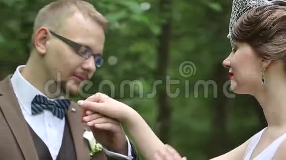 刚在婚礼巡回赛结婚视频的预览图
