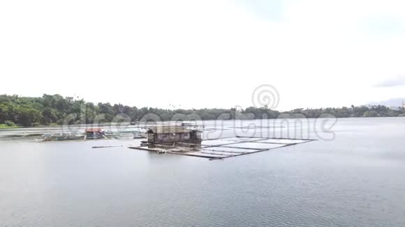 竹屋建在湖中央视频的预览图