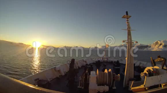 南极洲从一艘船上视频的预览图