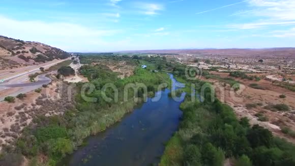 空中河流视频的预览图