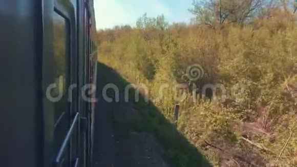 铁路旅游生活方式理念火车头列车乘用车乘火车乘火车乘火车视频的预览图