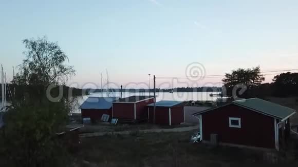 芬兰群岛船只的小港口之一视频的预览图