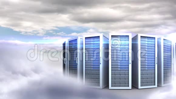 服务器在多云的天空背景下塔视频的预览图