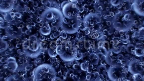 许多气泡流动蓝色的波浪模糊了水视频的预览图