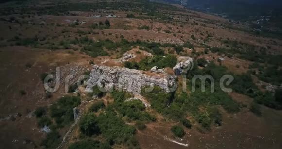 空中无人机镜头视频塔利亚科佐的全景AQ意大利视频的预览图