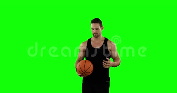 球员打篮球视频的预览图