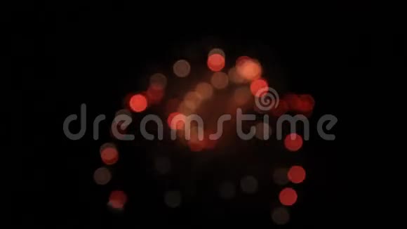 白色红色和绿色的烟花球博克视频的预览图