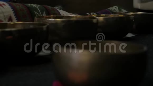 用藏语唱碗沉思慢动作视频的预览图
