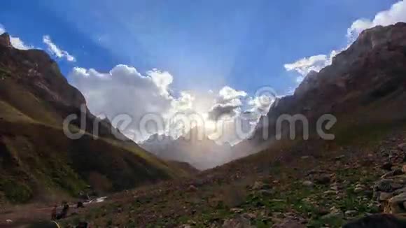 日落时分的山脉帕米尔塔吉克斯坦4K视频的预览图
