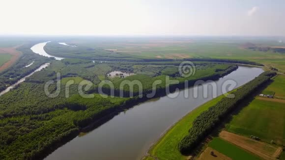 多瑙河的空中景色视频的预览图