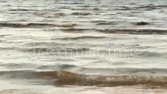 巨大的海浪视频的预览图