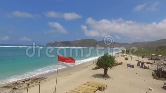 美丽的热带海滩和蓝天景色视频的预览图