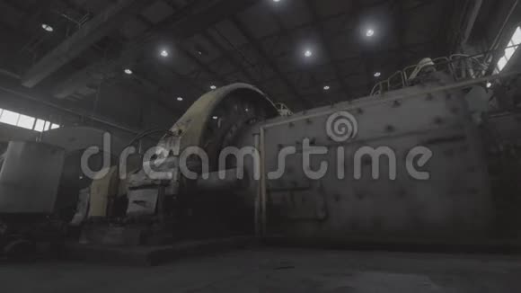 铜加工工业内部的球磨机视频的预览图