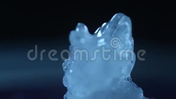 冰晶背景关闭视频的预览图
