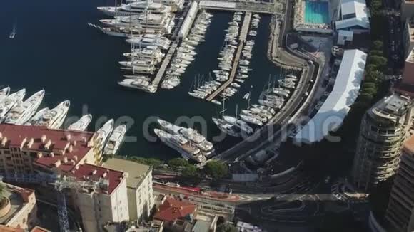拥有平底船和赌场的法国蒙特卡洛市Yahts海港视频的预览图