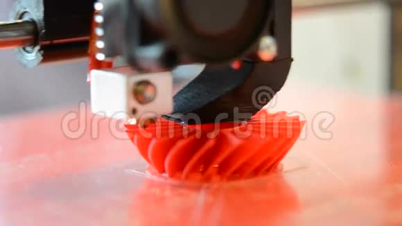 3D打印机打印图形特写视频的预览图