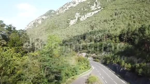 法国奥德的比利牛斯山带冷杉森林的鸟瞰图视频的预览图