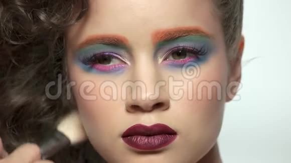 颜值的模特艺术的妆容视频的预览图