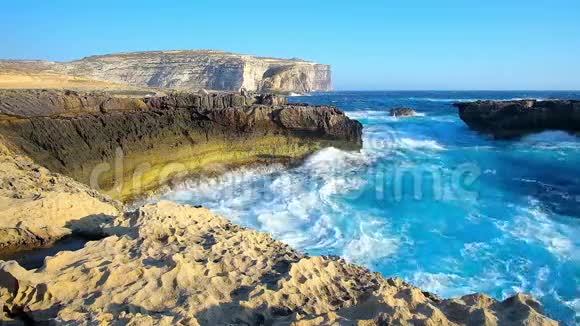 马耳他圣劳伦茨海岸线的海景视频的预览图