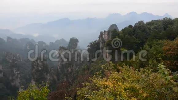 中国湖南张家界国家公园的岩山视频的预览图