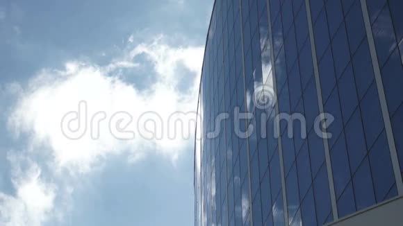 企业大厦蓝天视频的预览图