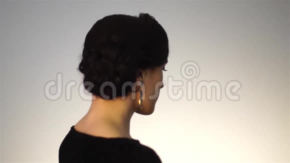 发型短的美女视频的预览图