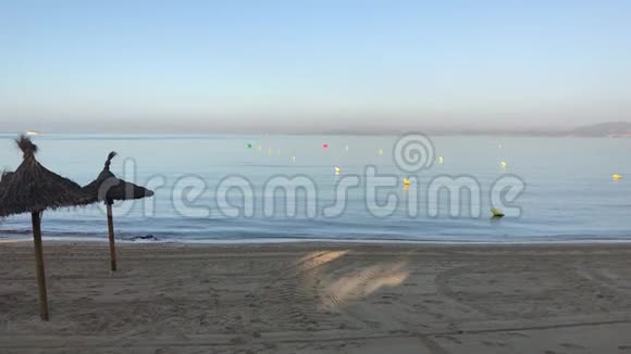 这是早上的阿列尔海滩视频的预览图
