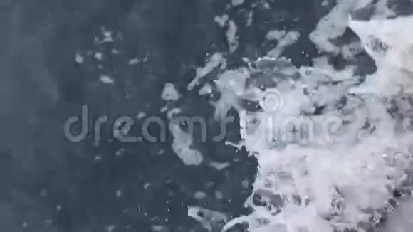 在希腊海浪翻船在总计划中视频的预览图
