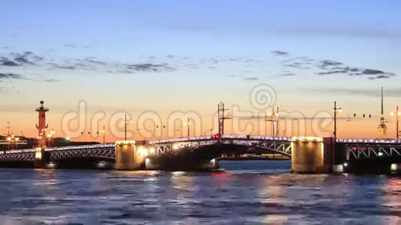 在白夜升起的宫殿桥视频的预览图