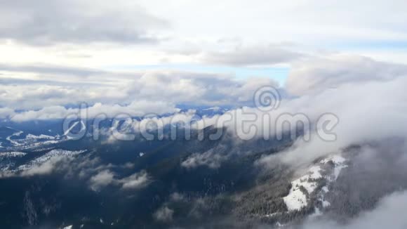 雪山雾冬视频的预览图