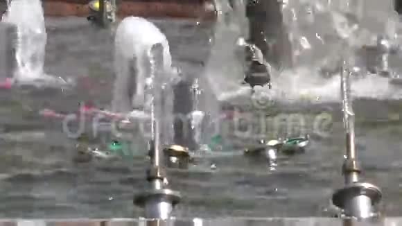 喷泉里的水视频的预览图