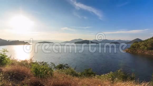 日落时分的大坝和湖泊在泰国视频的预览图