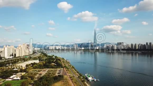 韩国首尔市天际线的鸟瞰图视频的预览图