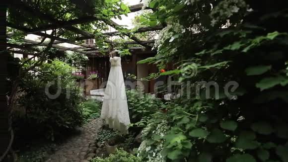 花园里的婚纱视频的预览图