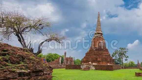 泰国Ayutthaya历史公园WatMahat寺庙遗址视频的预览图