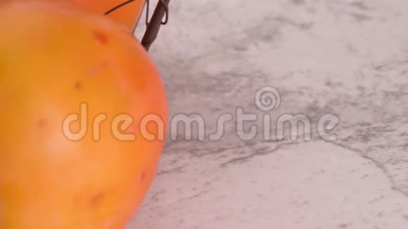 美味的新鲜柿子果视频的预览图