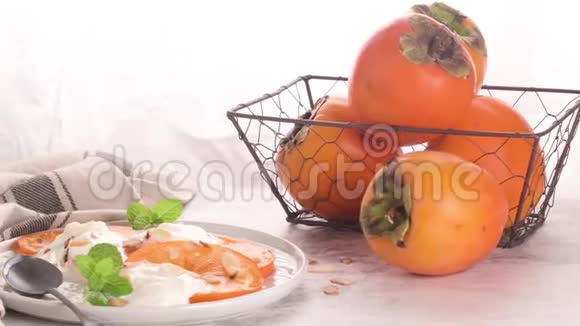 美味的新鲜柿子果视频的预览图