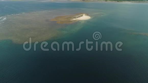 大海中的桑迪岛菲律宾视频的预览图